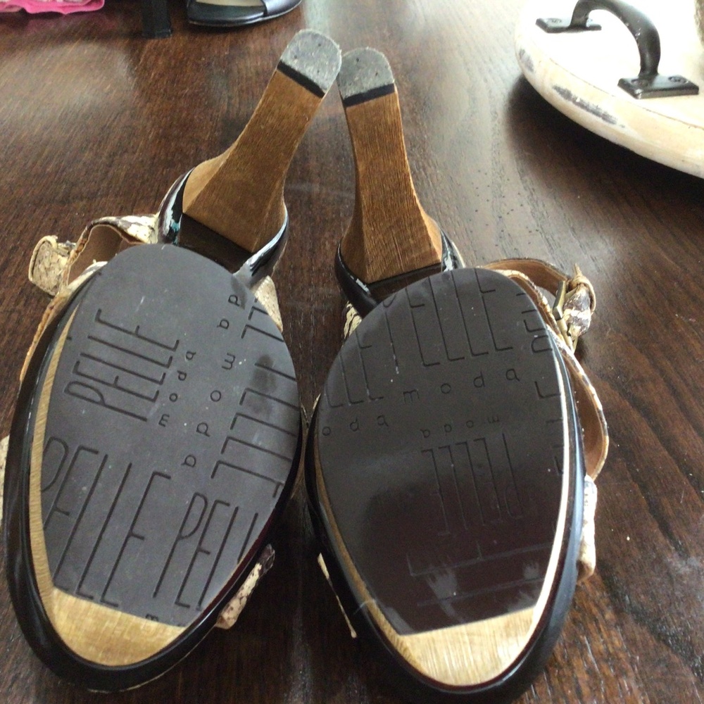 Pelle Moda faux snake skin heels. Size 8.5 M - Picture 7 of 9